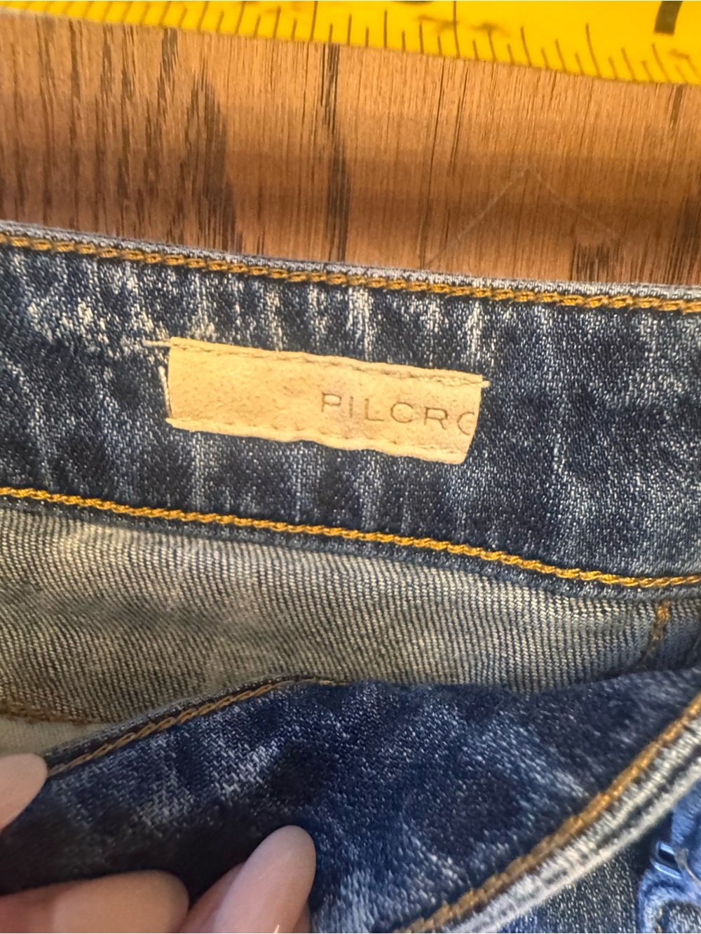 Anthro Pilcro The Bow Boyfriend Jeans Bleach Barrel Style Size 29 Fray Ankle - Picture 10 of 16